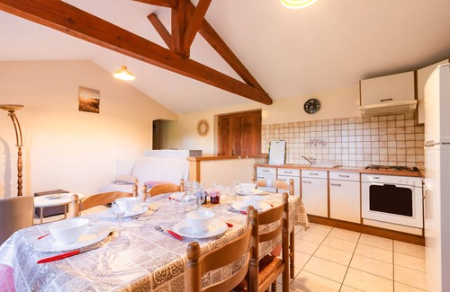 Saint-Perdoux House | La Vue Verdoyante - ideal for 2 adults & 2 children - 9 km from Figeac