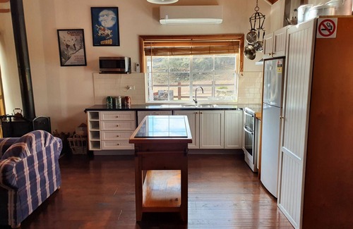 Dalgety House | Lachney Cottage Dalgety - Snowy Mountains Holiday Accommodation