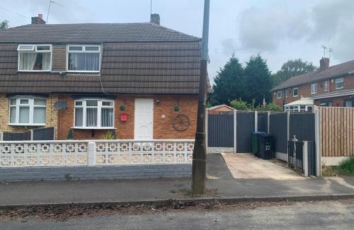 Walsall Apartment | Ladbury House in Walsall, convenient location near the M6, Walsall Uni and Hospital, with free parking and easy access to Birmingham city centre, only 20 mins from NEC and Birmingham airport, 15 mins from Villa Park