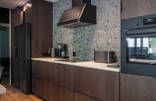 Floda Villa | Ladhus II - Stylish Cliff Home with Sauna & Jetty