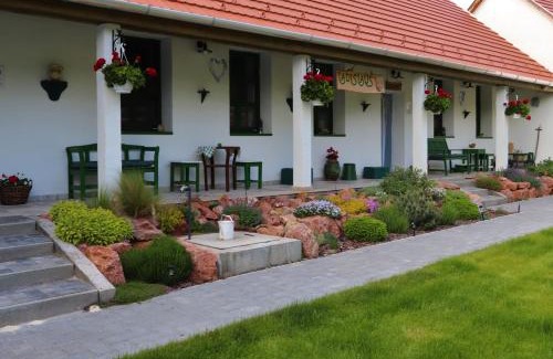 Csolnok House | Ladislaus Schnaps-Haus Falusi Vendégház