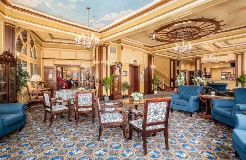 Marietta Hotel | Lafayette Hotel Marietta