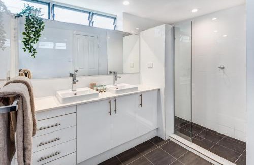Hamilton Island Apartment | Lagoon Beachfront Lodge 201 on Hamilton Island by HamoRent