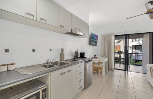 Trinity Beach Apartment | Lagoon Lookout Poolside Studio near Trinity Beach