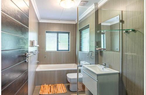 Hunter's Home House | Lagoon View House