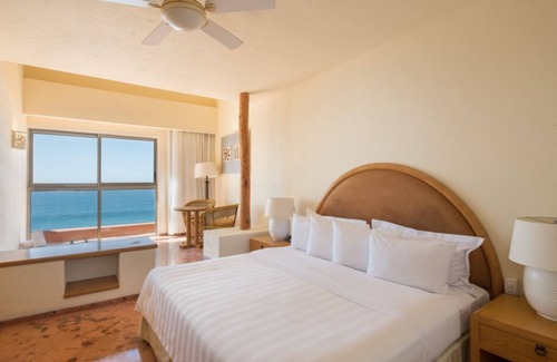 San Jose del Cabo Hotel | Laid-Back Studio Hideaway with Coastal Comfort