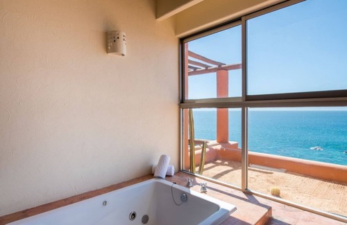 San Jose del Cabo Hotel | Laid-Back Studio Hideaway with Coastal Comfort