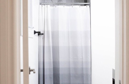 Brighton Cottage | Laidback Luxury Near Prince Edward County!