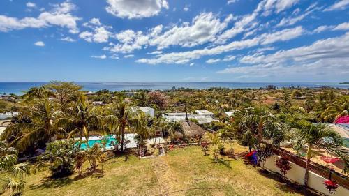 Midlands Apartment | LAKAZ DEL VISTA - Luxurious new apartments with panoramic sea views, pool & garden retreat