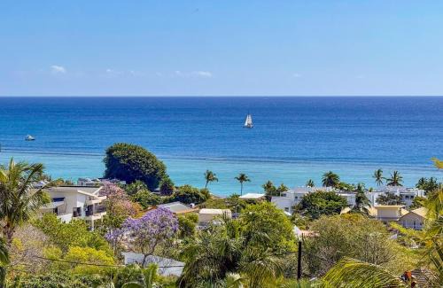 Midlands Apartment | LAKAZ DEL VISTA - Luxurious new apartments with panoramic sea views, pool & garden retreat