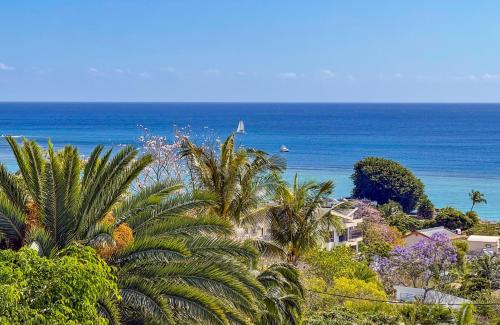 Midlands Apartment | LAKAZ DEL VISTA - Luxurious new apartments with panoramic sea views, pool & garden retreat