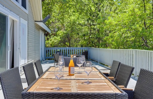 Lake Arrowhead Cottage | Lake Arrowhead Vacation Home w/Decks & Grill!