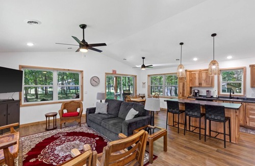 Nekoosa House | LAKE CAMELOT BRAND NEW HOME WITH PONTOON RENTAL, MINUTES FROM SAND VALLEY