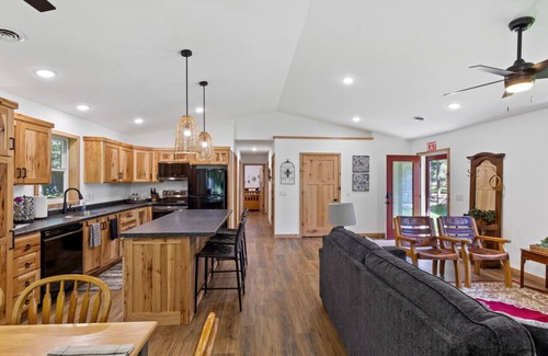 Nekoosa House | LAKE CAMELOT BRAND NEW HOME WITH PONTOON RENTAL, MINUTES FROM SAND VALLEY