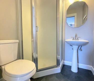 Chelan Hotel | Lake Chelan Manor Room #5