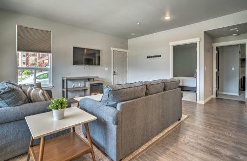 Manson Apartment | Lake Chelan Resort Condo Pool and Hot Tub Access!