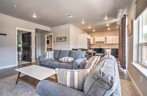 Manson Apartment | Lake Chelan Resort Condo Pool and Hot Tub Access!