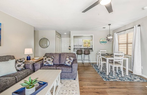 Rockwell Condo | Lake Condo w/View & Pool