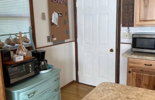 Brackney Cottage | Lake Days & Family Stays – 3BR Waterfront Getaway