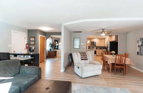 Vermilion House | Lake Erie Fall Retreat. Fishing Boats Welcome!