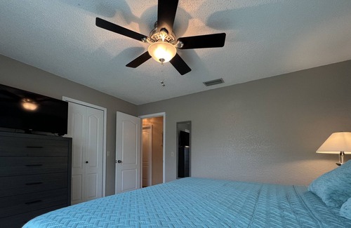 Haines Creek House | Lake Eustis Getaway with Boat Dock! 3/2 home with huge family friendly yard.