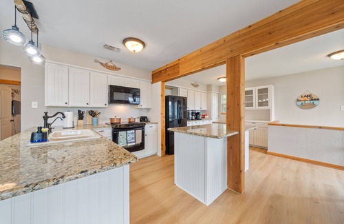 Canyon Lake House | Lake Forest Escape: Secluded Retreat with Breathtaking Lake & Country Views