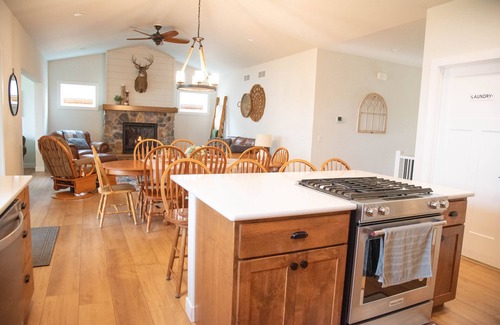 Necedah House | Lake Front at Bonnie Banks of Castle Rock w/Private Pier