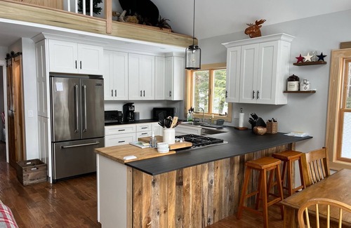 Abbot Cabin | Lake front cabin Direct access to Snowmobile Trails. Hiking & Local shops!