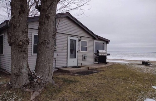 Houghton Lake Cabin | Lake Front Cabin with Amazing Views!
