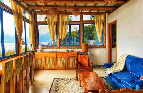 Pasajcap House | Lake front Dulce Bambu