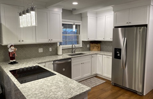 Clarksville House | Lake Front Home on Buggs Island/Kerr Lake Close to Bluestone Boat Ramp!