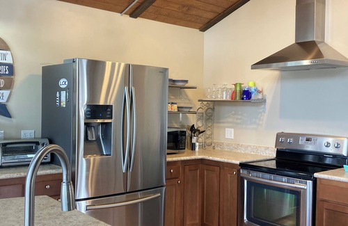 Somerset Cottage | Lake Front Home with community boat ramp. Private, close to marinas and town.