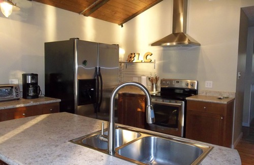 Somerset Cottage | Lake Front Home with community boat ramp. Private, close to marinas and town.