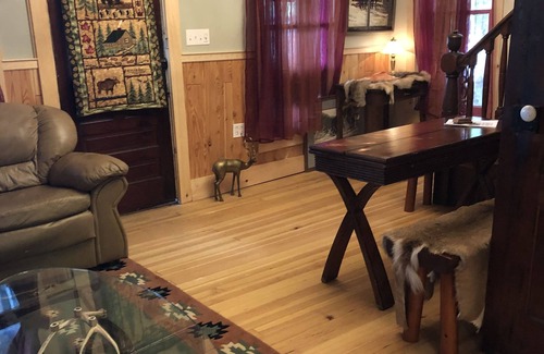 Gloversville House | LAKE FRONT MAGIC. A Secluded cottage in the Adirondack Park on MOUNTAIN LAKE