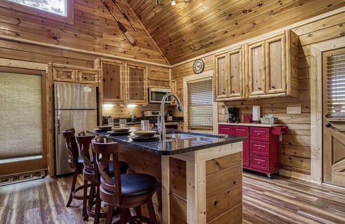 Sevierville Cabin | Lake Front-Swimming Pool Access-Private Dock-2 Bedroom-Arcade game-Hot Tub