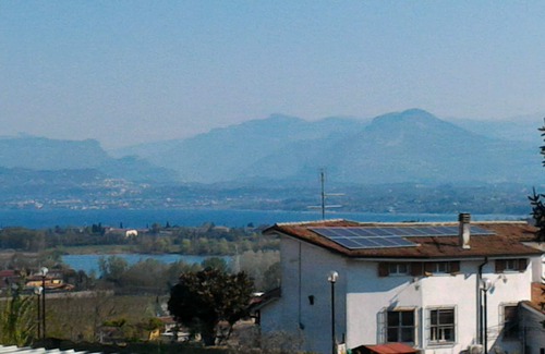 San Benedetto di Lugana Apartment | Lake Garda: penthouse garden with lake view in Peschiera GRADITI ANIMALS