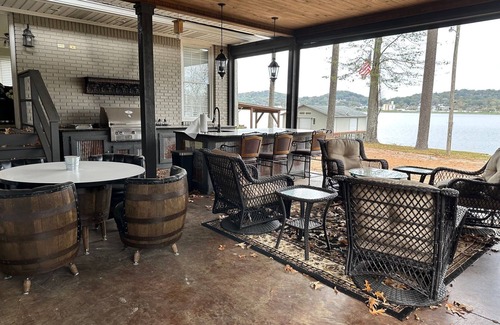 Guntersville House | Lake Guntersville: 4br 4ba house w boat parking, nice patio, near Rocket City!