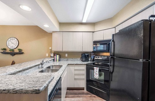 Hollister Condo | Lake Harbour~on TRL – For 6