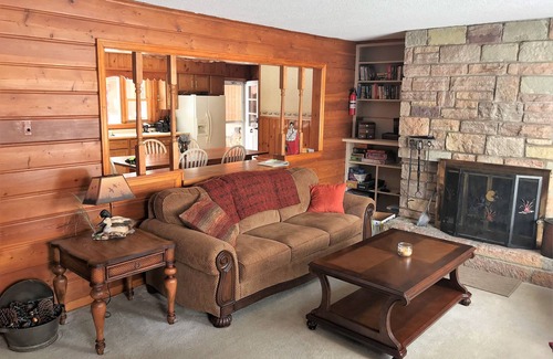 Hayward House | Lake Hayward. Private Lakefront Within Walking Distance To Downtown Hayward