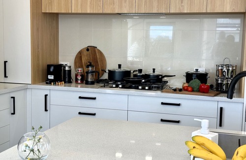 Lowburn House | Lake house by the Golf Course