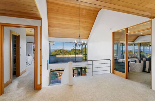 Acacia Bay House | Lake House Escape - private & peaceful luxury living, spacious with incredible lake views