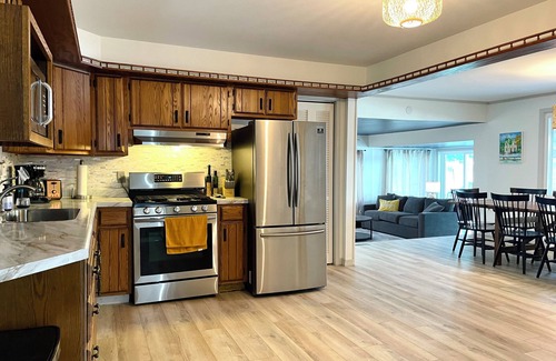 Brimfield House | Lake House | Kayaks | Patio/Deck | Private Pier