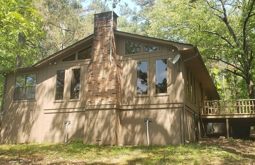 Saulsbury House | Lake house on 14 acre stocked lake. fish, boat, or just relax. your on lake time