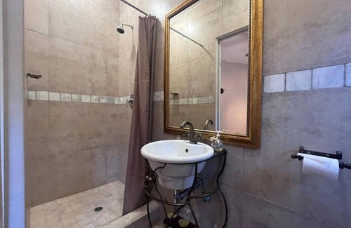 Haenertsburg Apartment | Lake house retreat