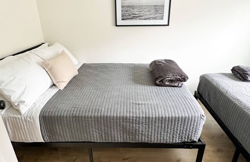 Houghton Lake Cottage | Lake House, Steps to Lake, Beach, Private Deck