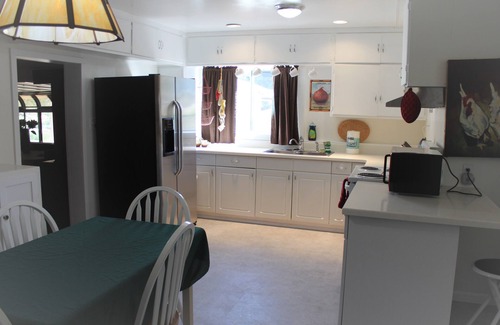 Dos Rios House | Lake House with 9 Hole and Disc Golf, Boats, Swimming!