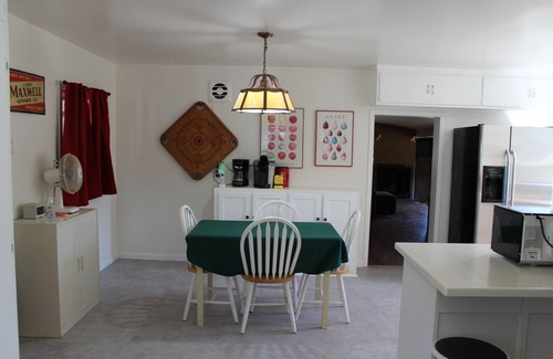 Dos Rios House | Lake House with 9 Hole and Disc Golf, Boats, Swimming!
