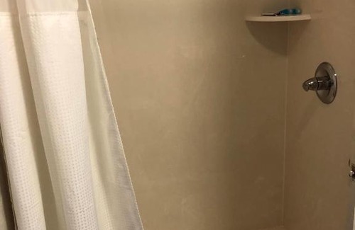 Adair Hotel | Lake Hudson Inn