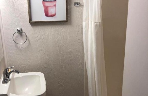 Adair Hotel | Lake Hudson Inn