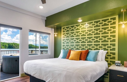 Dandridge Villa | Lake It Up - Lake View / Mountain View / Fire Pit / Corn Hole / Hot Tub